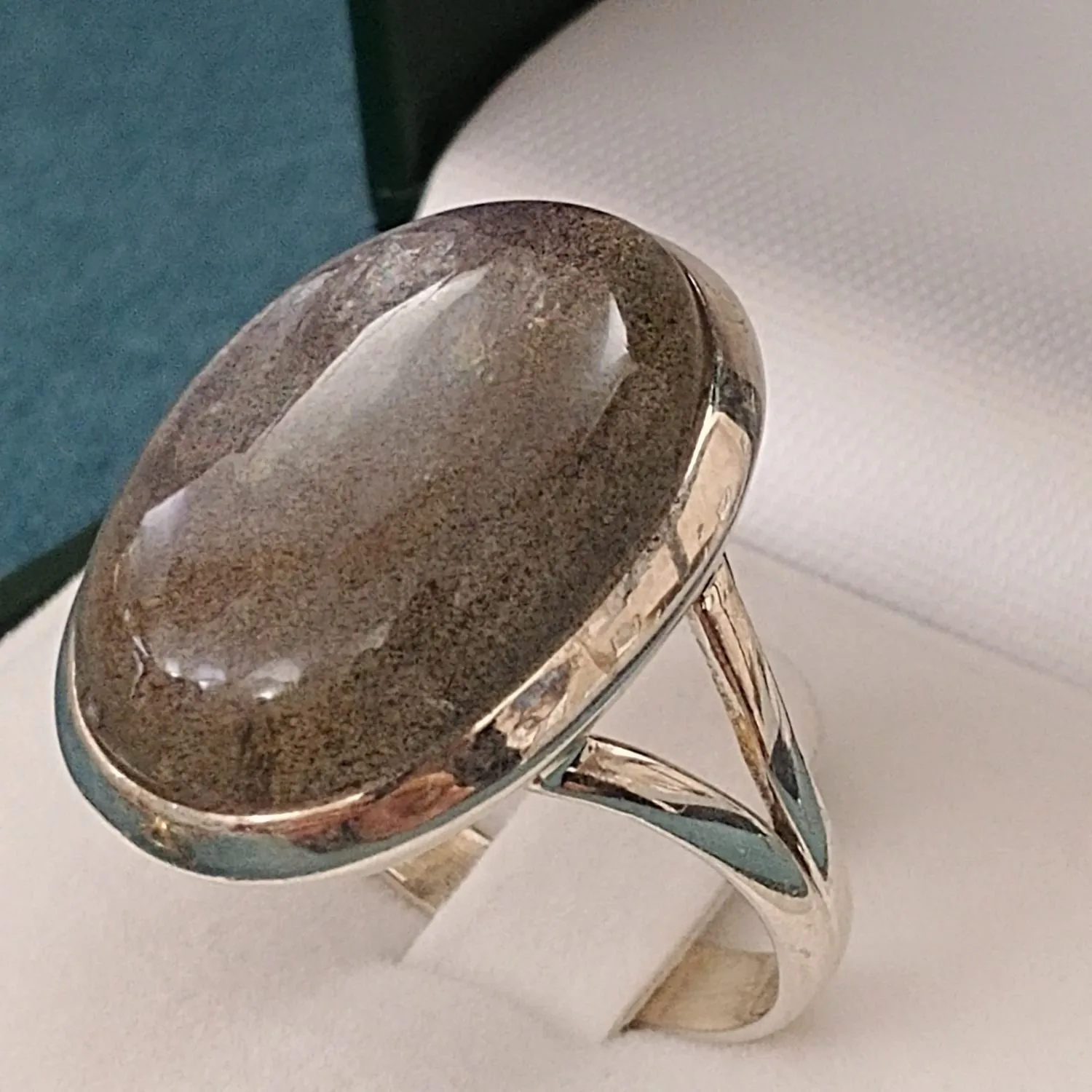Anello con Labradorite Cabochon
