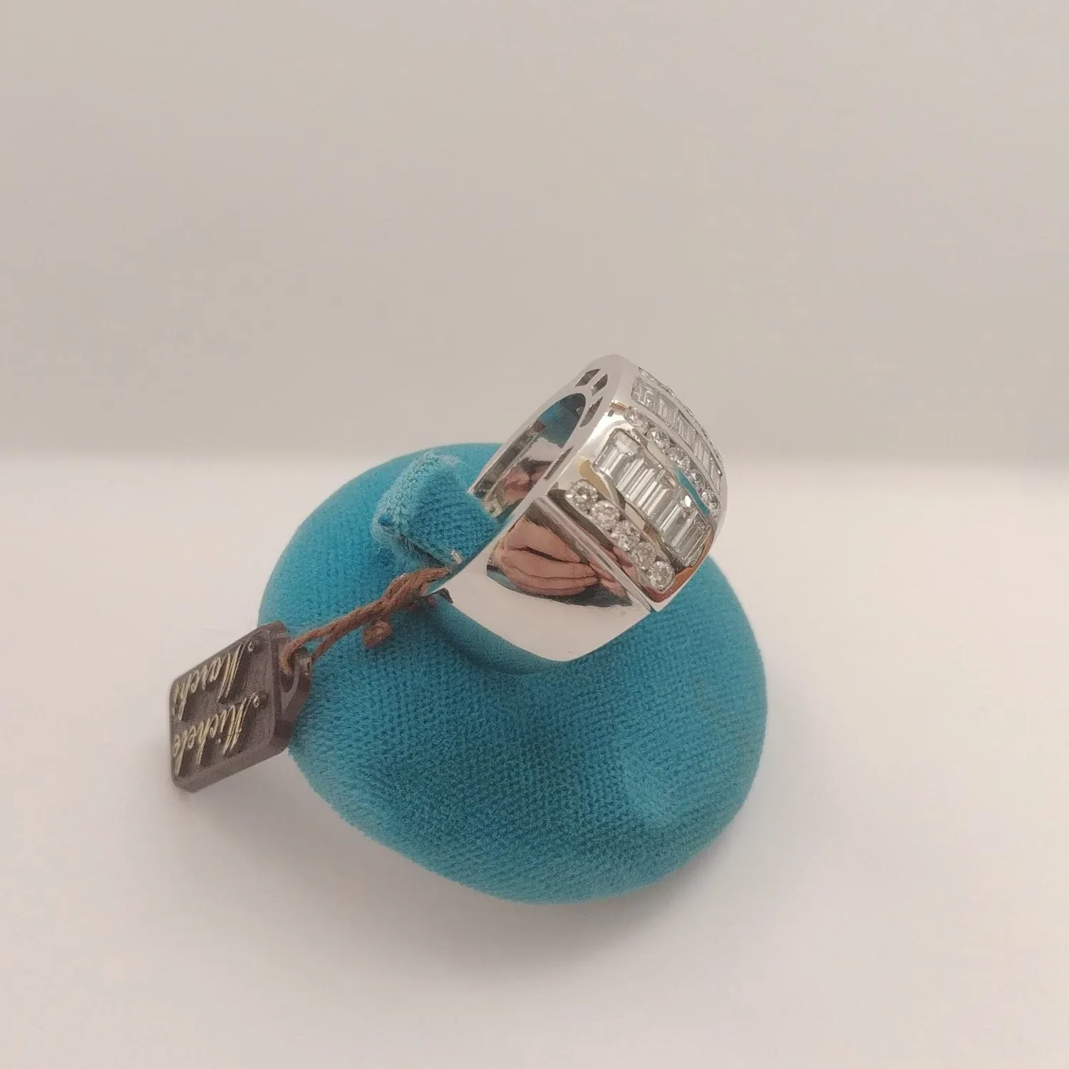 Anello a Fascia con Diamanti