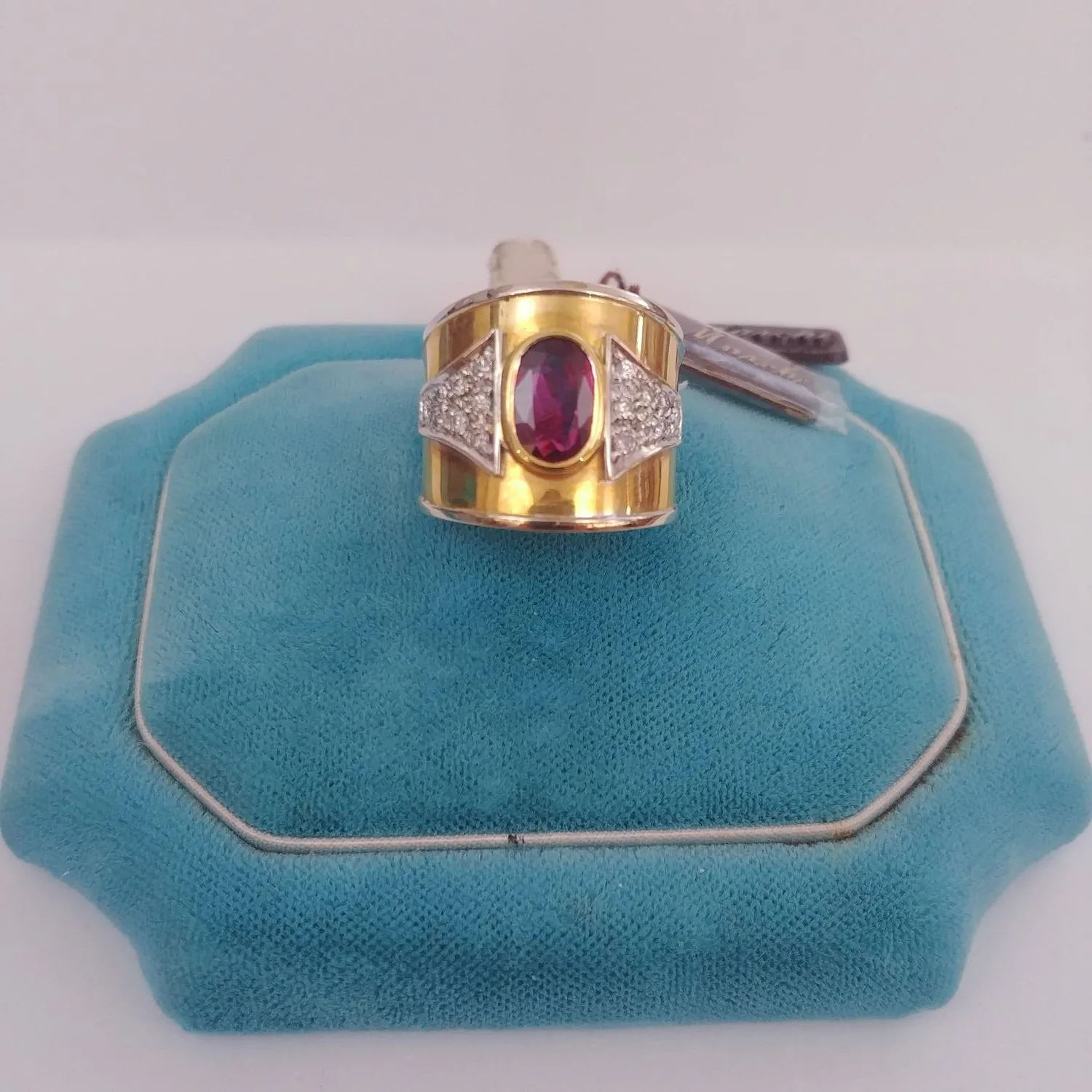 Anello a Fascia con Rubino