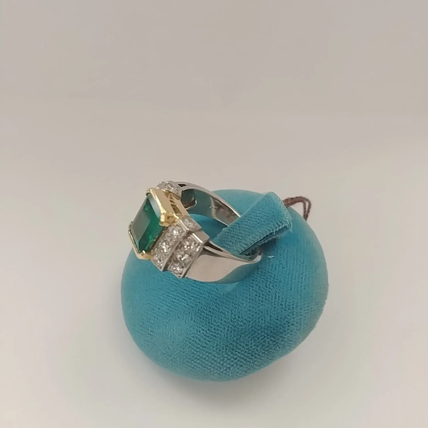 Anello con Smeraldo e Diamanti