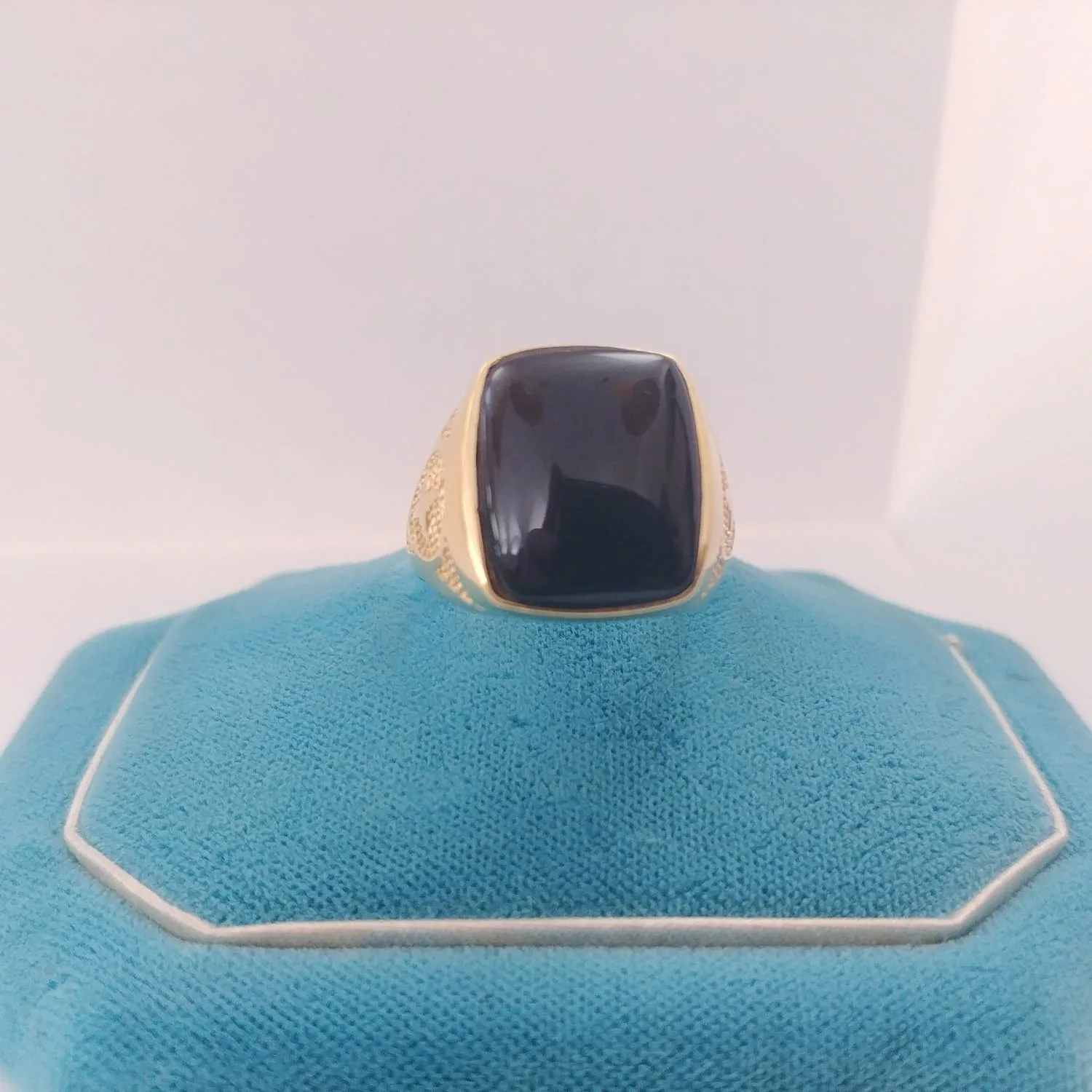 Anello a Timbro con Onice Cabochon