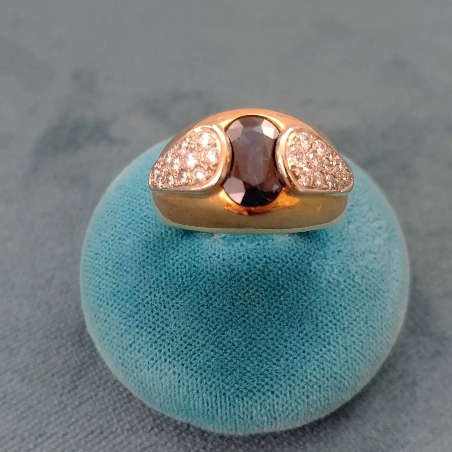 Anello con Zaffiro e Diamanti