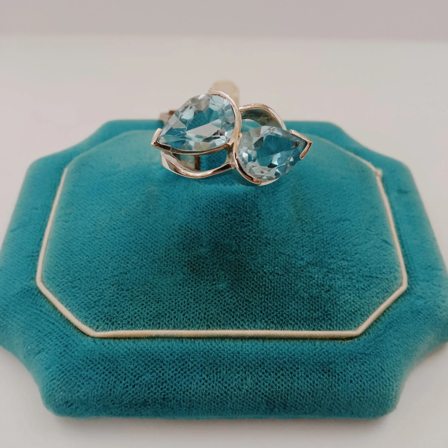 Anello Contrariè di Topazi