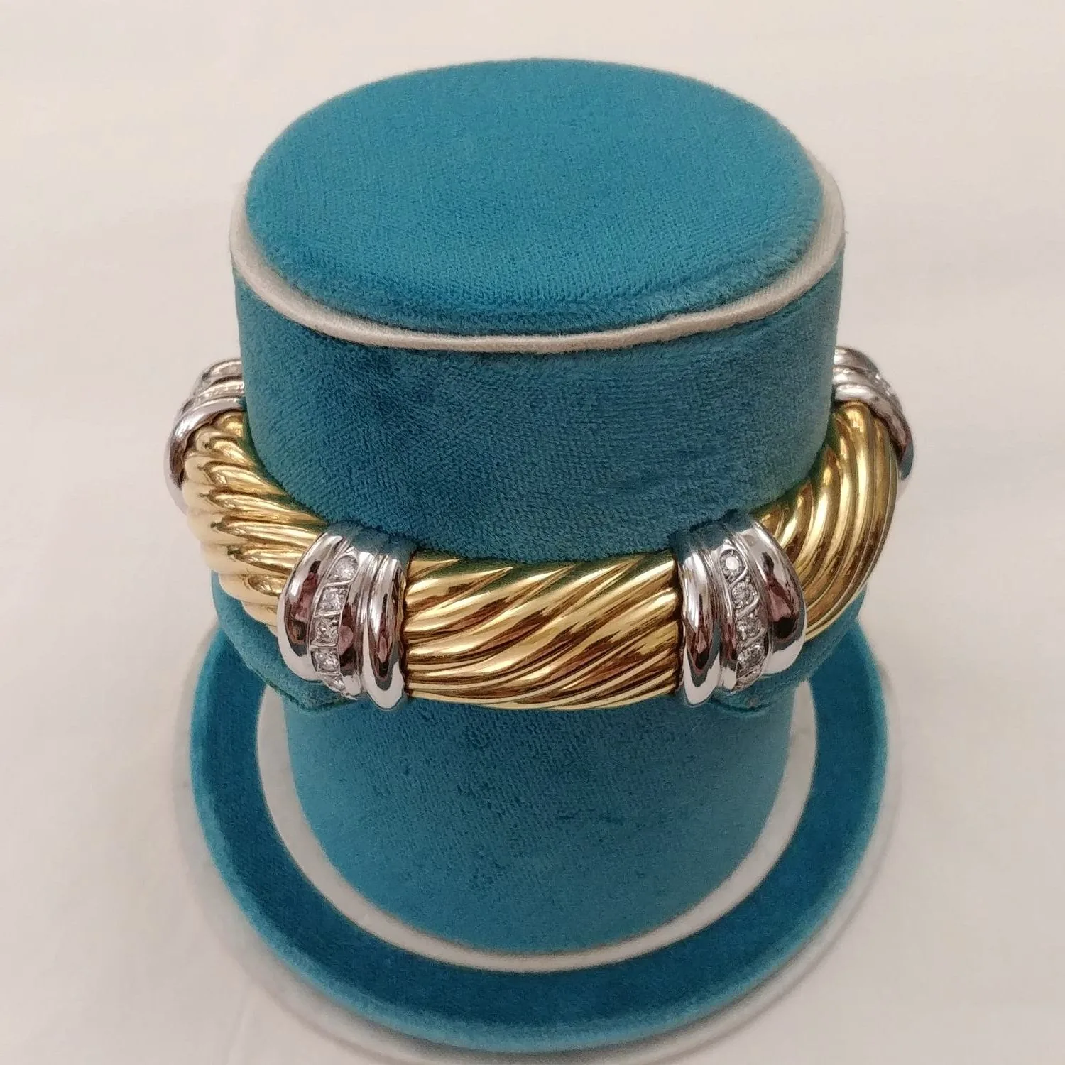 Bracciale Semi-tubolare