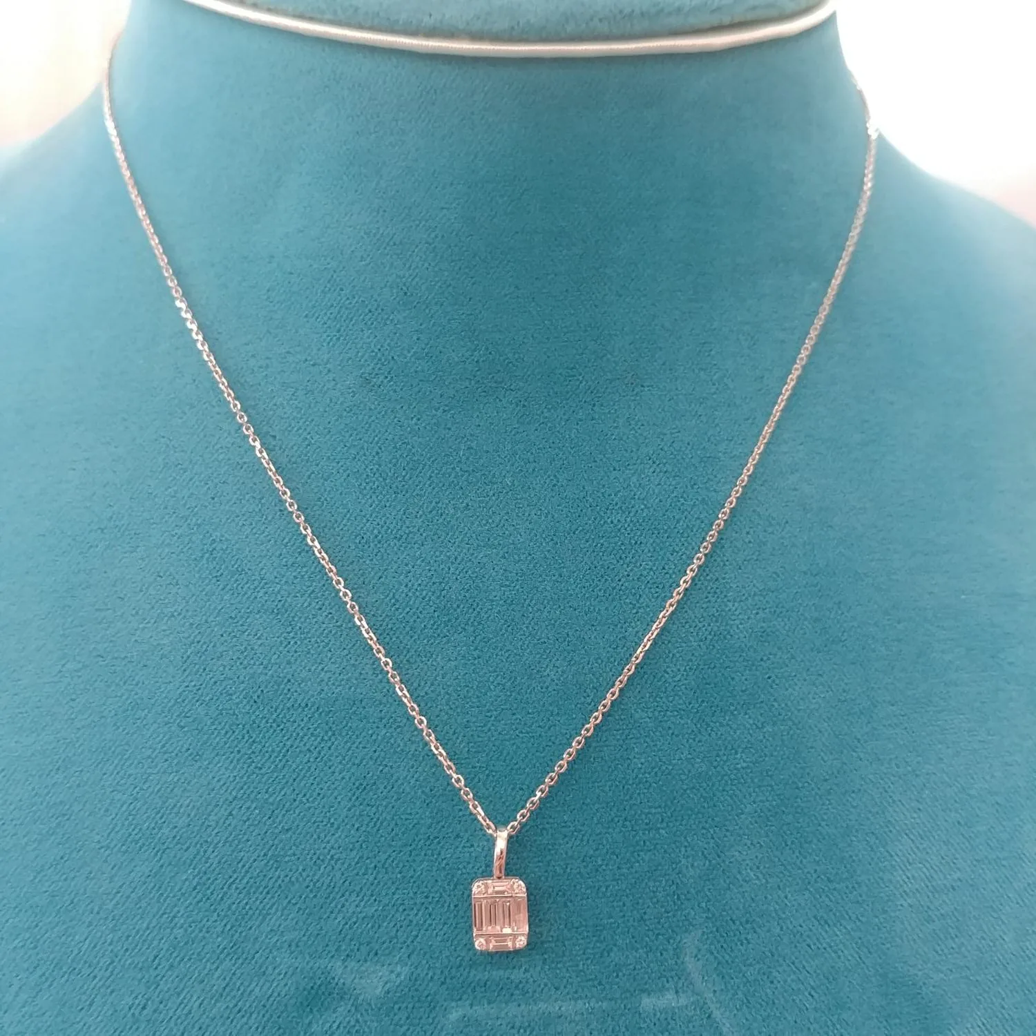 new_Ciondolo-oro-18kt-e-pietre-preziose-090632-1-M