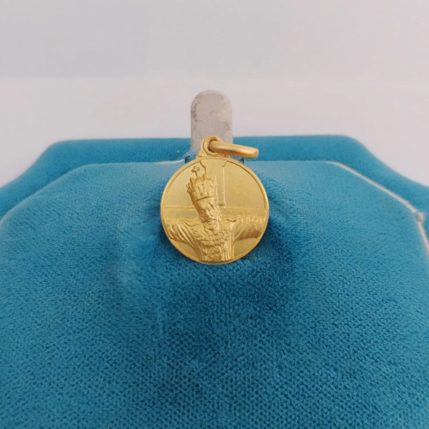 Medaglia con Particolare del Volto Santo